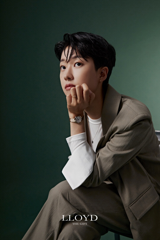 이랜드 로이드가 안산 선수와 2차 화보를 촬영했다. <이랜드 제공>
